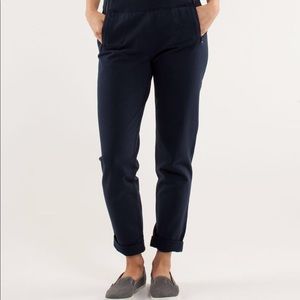 Lululemon rejuvenate sweat pants (Black)